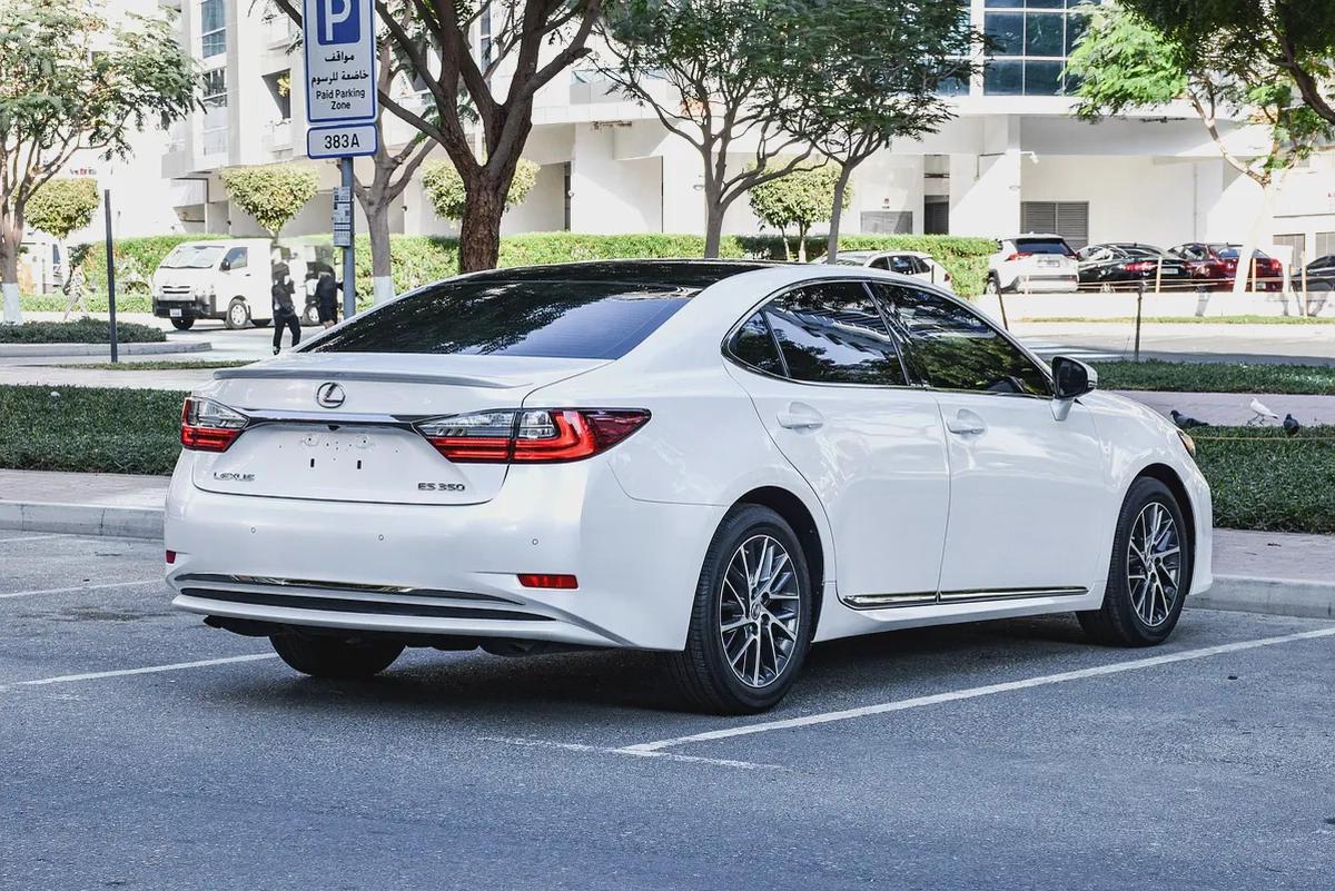 Lexus ES 350 Platinum 2017 GCC In Excellent Condition with Warranty-5-5