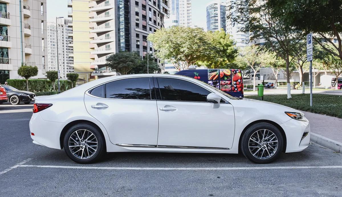 Lexus ES 350 Platinum 2017 GCC In Excellent Condition with Warranty-6-6