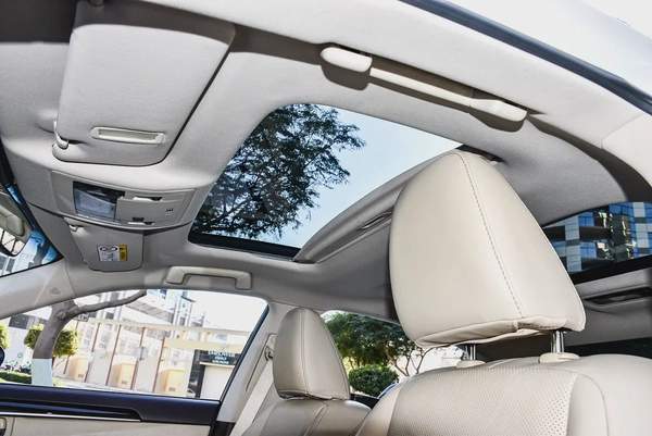 Lexus ES 350 Platinum 2017 GCC In Excellent Condition with Warranty