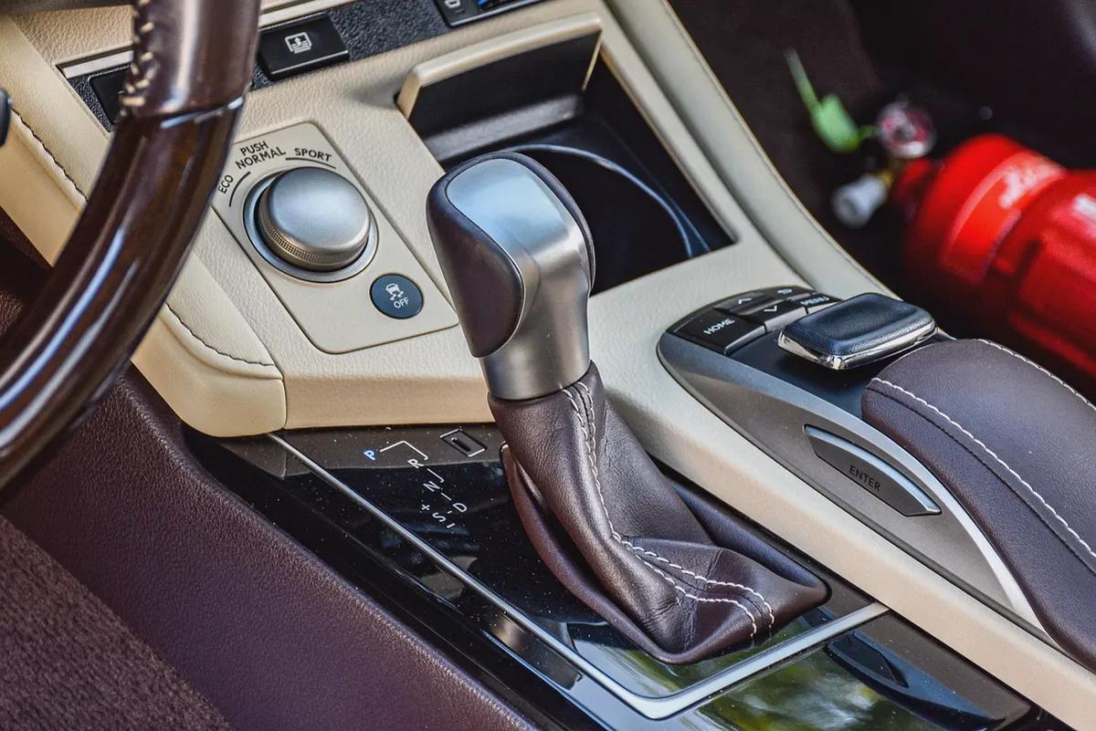 Lexus ES 350 Platinum 2017 GCC In Excellent Condition with Warranty-14-14