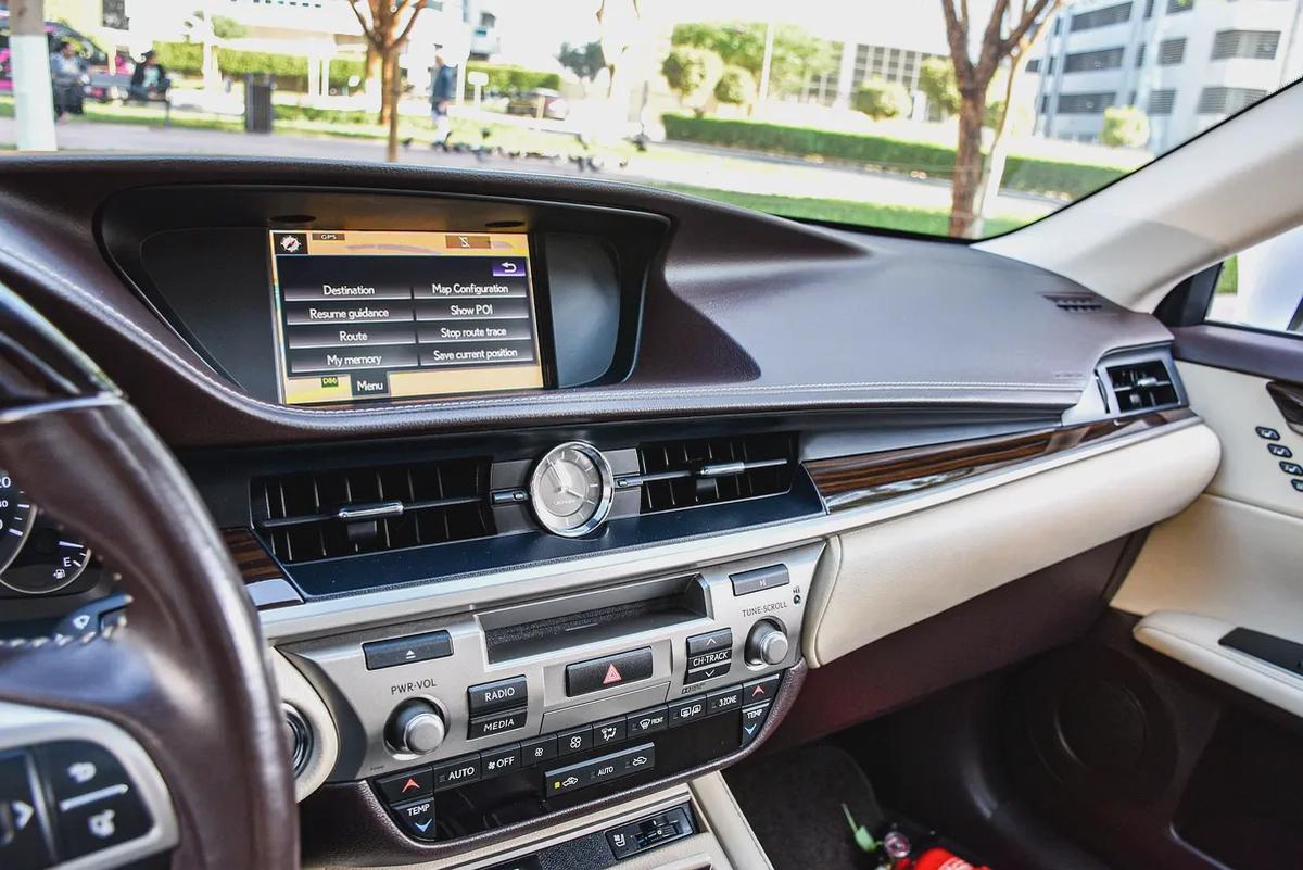 Lexus ES 350 Platinum 2017 GCC In Excellent Condition with Warranty-16-16