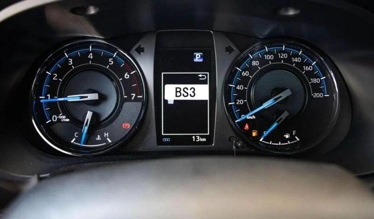 Toyota Hilux Adventure V6 4.0L Petrol AT-5-5