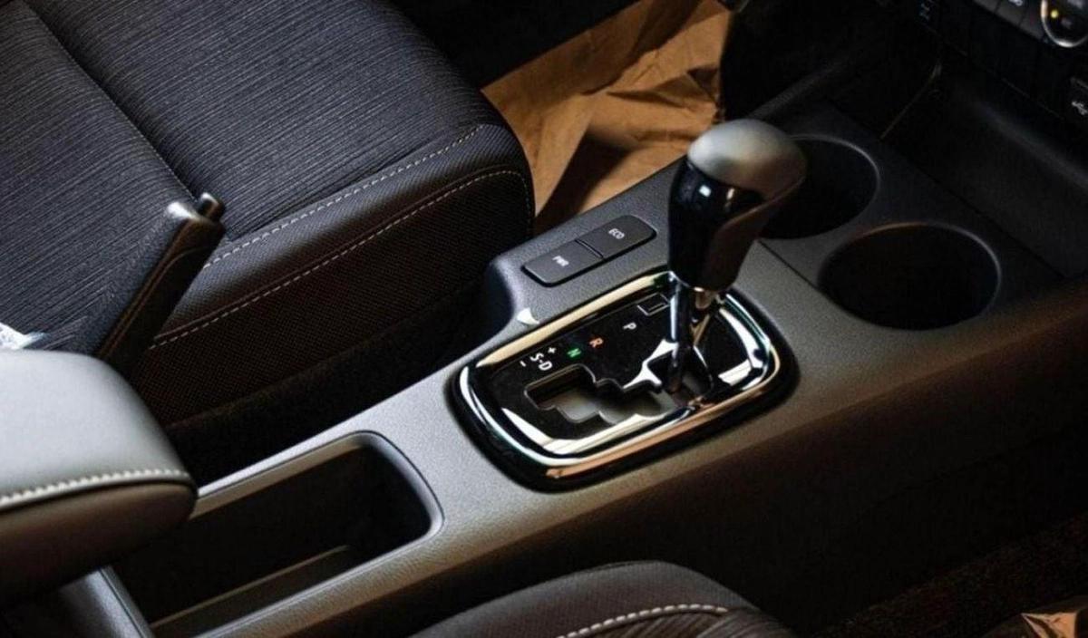 Toyota Hilux Adventure V6 4.0L Petrol AT-6-6