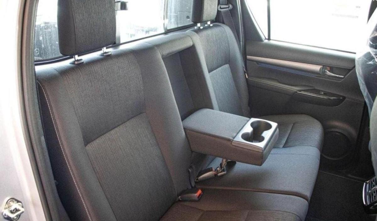 Toyota Hilux Adventure V6 4.0L Petrol AT-13-13