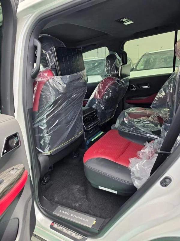 Toyota Land Cruiser 3.3L DIESEL TWIN TURBO VXR 2024