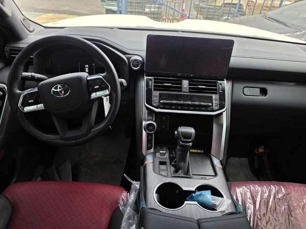 Toyota Land Cruiser 3.3L DIESEL TWIN TURBO VXR 2024