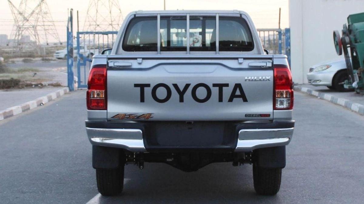 Toyota Hilux HILUX 2.4L MT DIESEL P.WINDO 2024-5-5