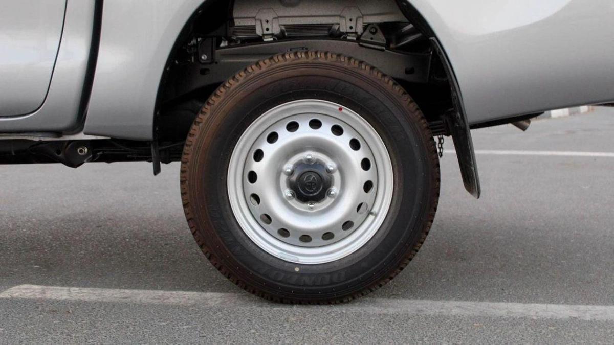 Toyota Hilux HILUX 2.4L MT DIESEL P.WINDO 2024-8-8