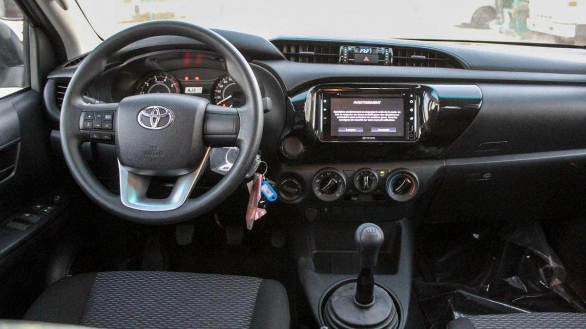 Toyota Hilux HILUX 2.4L MT DIESEL P.WINDO 2024-9-9