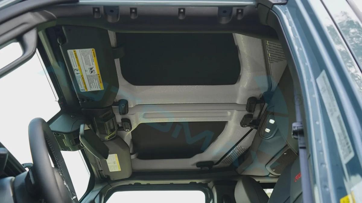 ( Only For Export ) 2025/2025 i4 2.0L TURBO JEEP WRANGLER UNLIMITED RUBICON XTREME GCC BRAND NEW-13-13