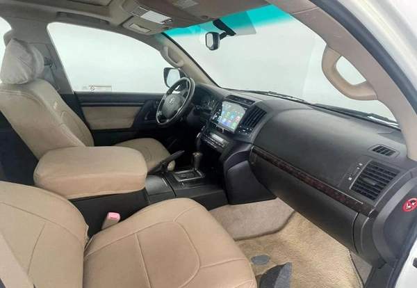 Toyota Land Cruiser GXR V6 3.0L-6CYL GCC FULL OPTION-EXCELLENT CONDITION-VAT INCLUSIVE