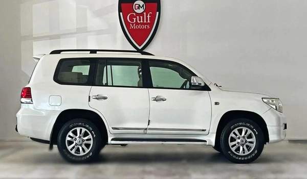 Toyota Land Cruiser GXR V6 3.0L-6CYL GCC FULL OPTION-EXCELLENT CONDITION-VAT INCLUSIVE