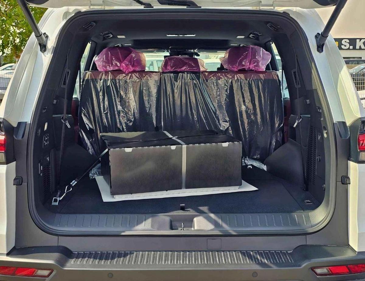 Lexus LX 500 LX500d /3.3L V6 DIESEL/RADAR/ LEATHER WITH POWER SEATS/HEADS UP DISPLAY/FULL OPTION (CODE#LX5DR)-7-7