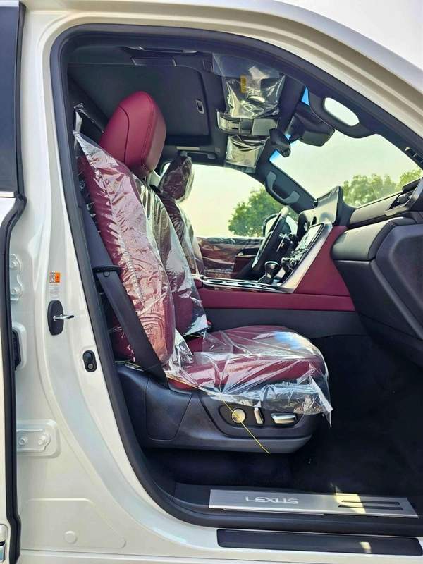 Lexus LX 500 LX500d /3.3L V6 DIESEL/RADAR/ LEATHER WITH POWER SEATS/HEADS UP DISPLAY/FULL OPTION (CODE#LX5DR)