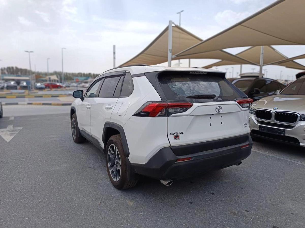 Toyota RAV4 XLE 4WD-3-3