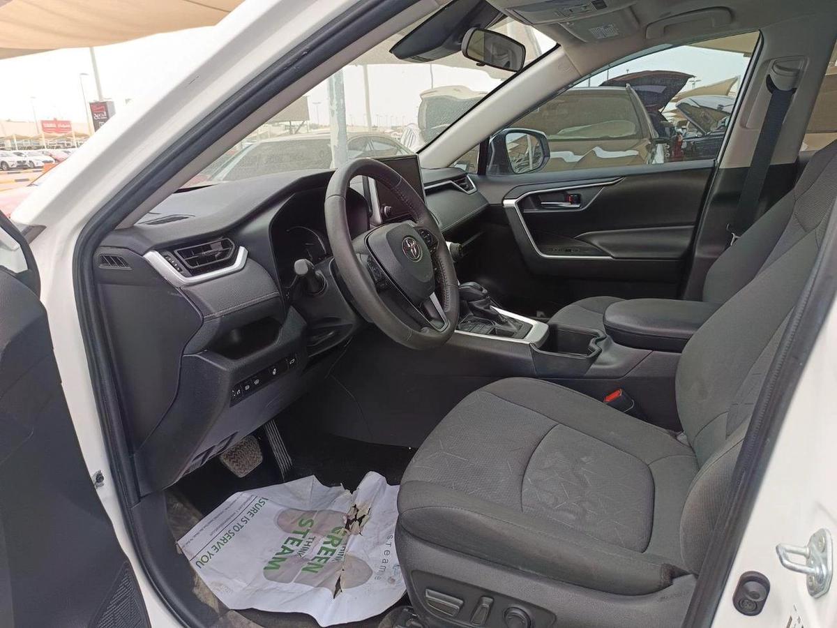 Toyota RAV4 XLE 4WD-7-7