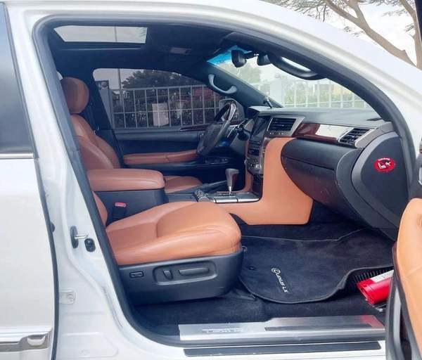 Lexus LX 570 Prestige 5.7L