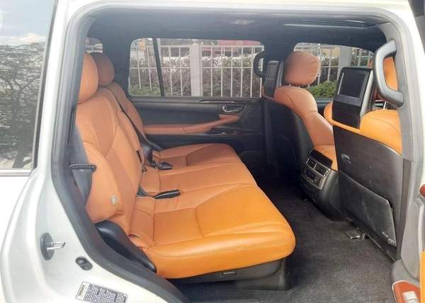 Lexus LX 570 Prestige 5.7L