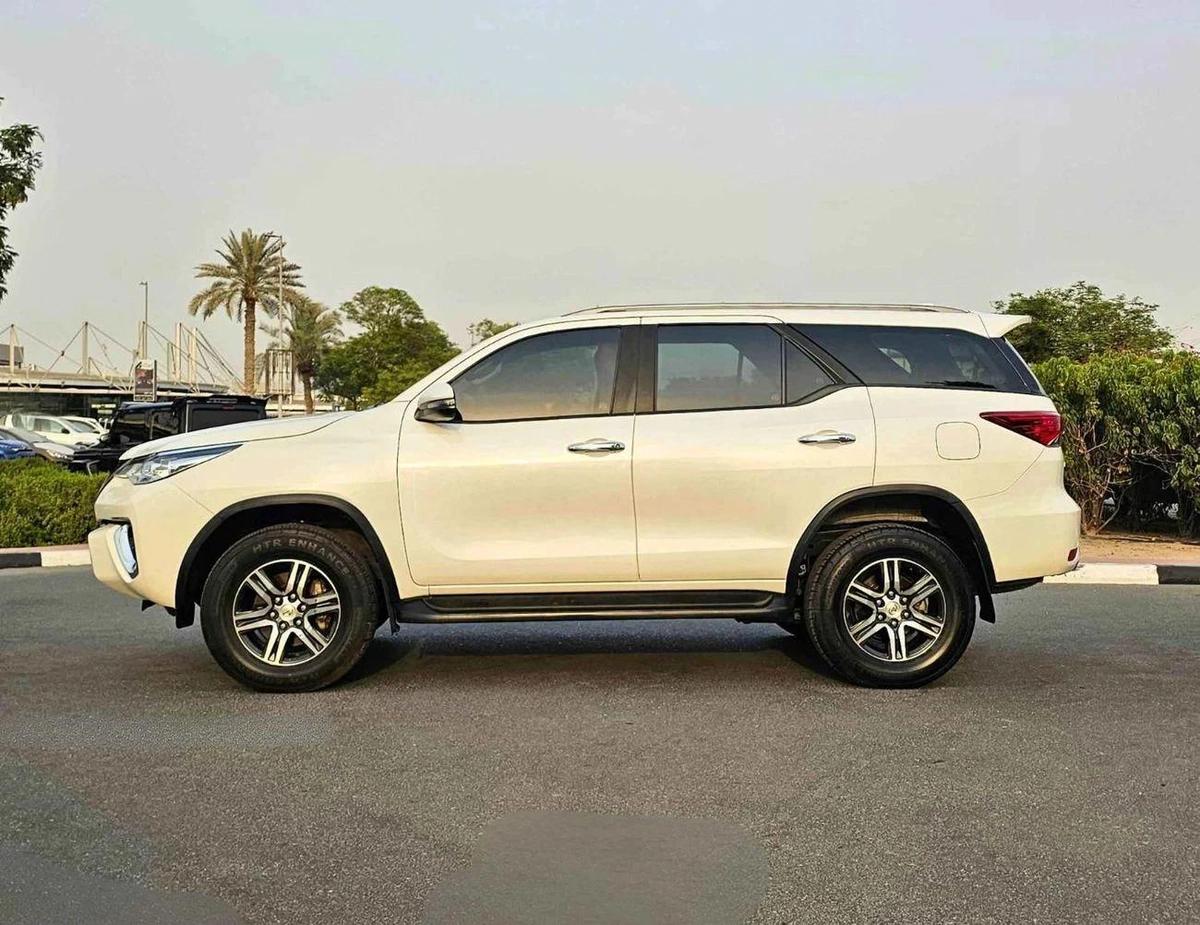 Toyota Fortuner EXR 2.7L (160 HP) EXR/ GCC/ LEATHER SEATS/ NON ACCIDENT/ 1068 MONTHLY/LOT#107793-10-10
