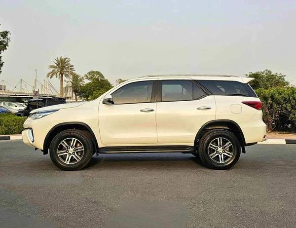 Toyota Fortuner EXR 2.7L (160 HP) EXR/ GCC/ LEATHER SEATS/ NON ACCIDENT/ 1068 MONTHLY/LOT#107793