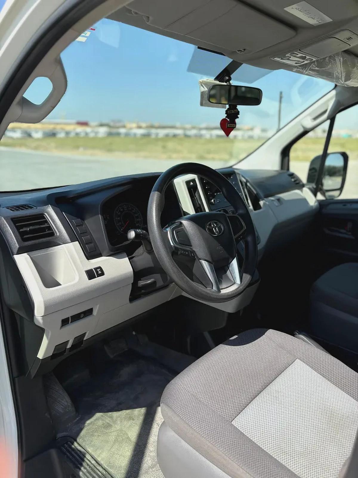 Toyota Hice 2022 Automatic calen car-8-8