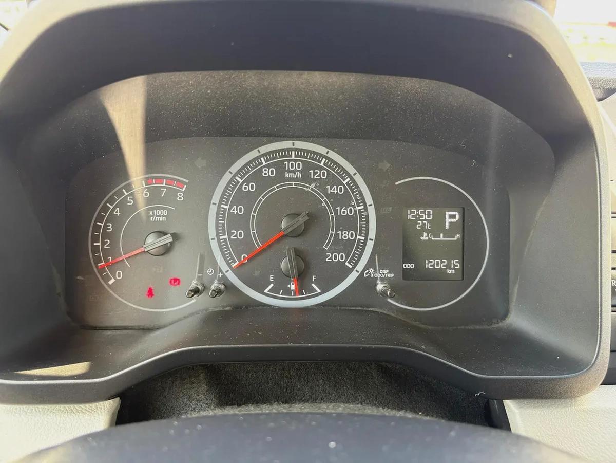 Toyota Hice 2022 Automatic calen car-10-10