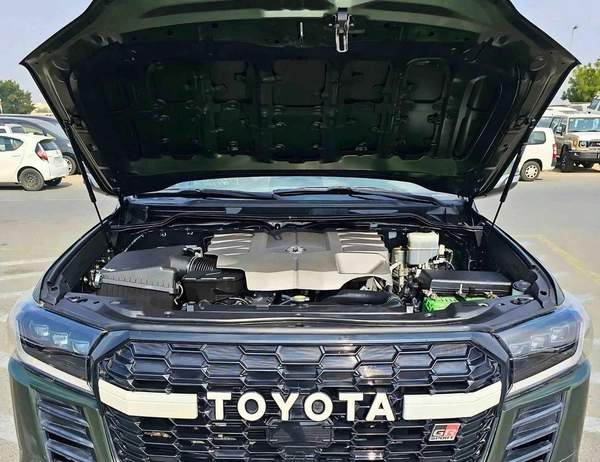 Toyota Land Cruiser GR SPORT/V8 4.6L/2022 SHAPE/ BODY KIT/ FULL OPTION/ SPECIAL COLOR/ EXPORT ONLY/LOT#60306