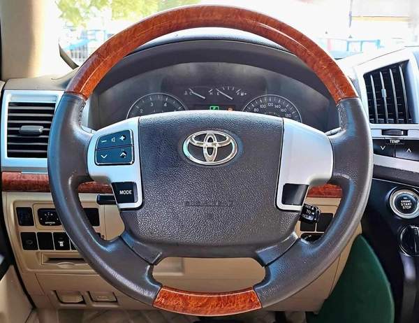 Toyota Land Cruiser GR SPORT/V8 4.6L/2022 SHAPE/ BODY KIT/ FULL OPTION/ SPECIAL COLOR/ EXPORT ONLY/LOT#60306