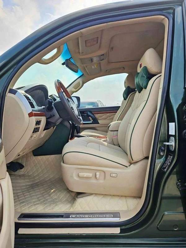 Toyota Land Cruiser GR SPORT/V8 4.6L/2022 SHAPE/ BODY KIT/ FULL OPTION/ SPECIAL COLOR/ EXPORT ONLY/LOT#60306