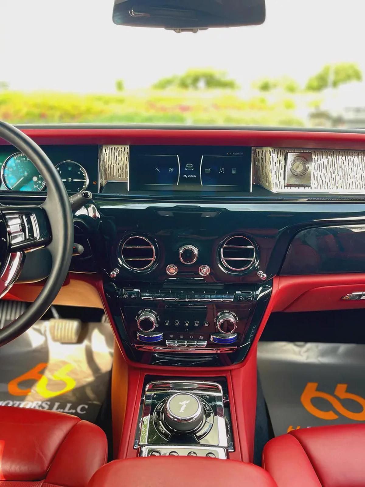 2019 Dual Tone Rolls Royce Phantom GCC Spec’s with 56,469 Km Driven-7-7