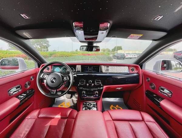 2019 Dual Tone Rolls Royce Phantom GCC Spec’s with 56,469 Km Driven