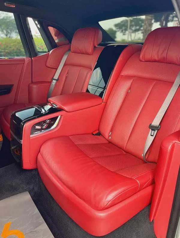 2019 Dual Tone Rolls Royce Phantom GCC Spec’s with 56,469 Km Driven