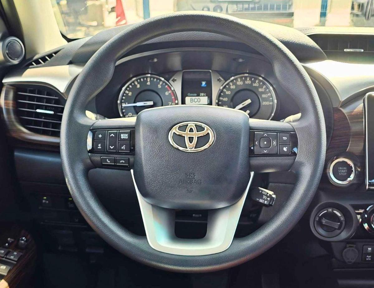 Toyota Hilux SR5 TRD WOOD INTERIOR W VISOR / 4.0L PETROL V6 4WD / BLIND SPOT / DIFFLOCK / DVD+CAMERA (CODE # H6A)-12-12
