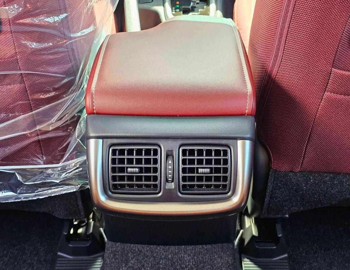 Toyota Hilux SR5 TRD WOOD INTERIOR W VISOR / 4.0L PETROL V6 4WD / BLIND SPOT / DIFFLOCK / DVD+CAMERA (CODE # H6A)-13-13