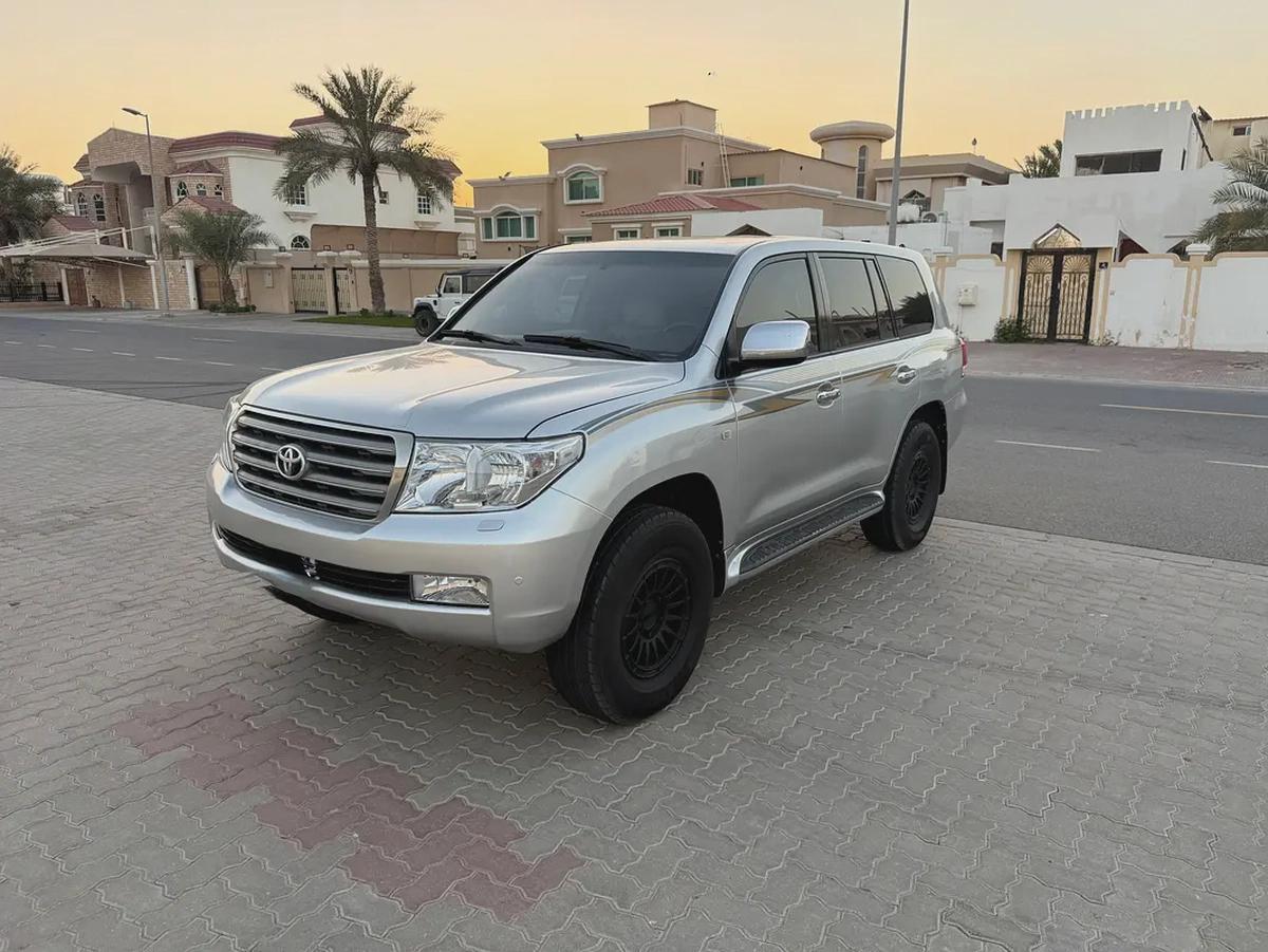 Toyota Land Cruiser petrol V8 VXR Full opishn 2009-0-0