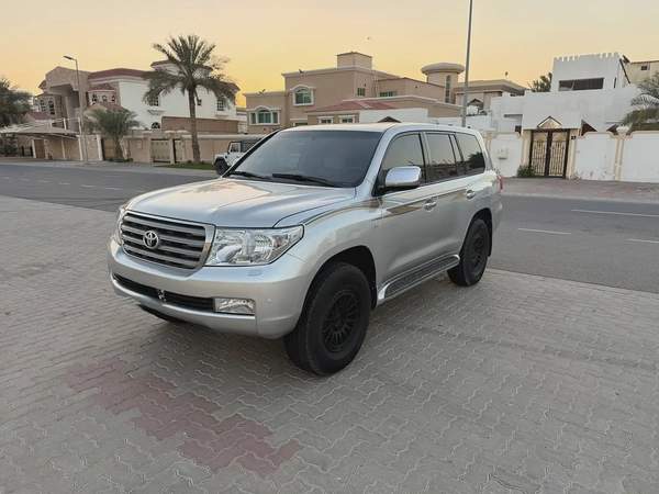 Toyota Land Cruiser petrol V8 VXR Full opishn 2009