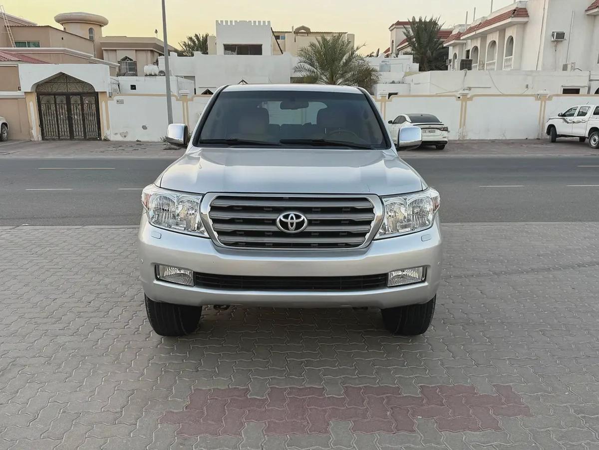 Toyota Land Cruiser petrol V8 VXR Full opishn 2009-1-1