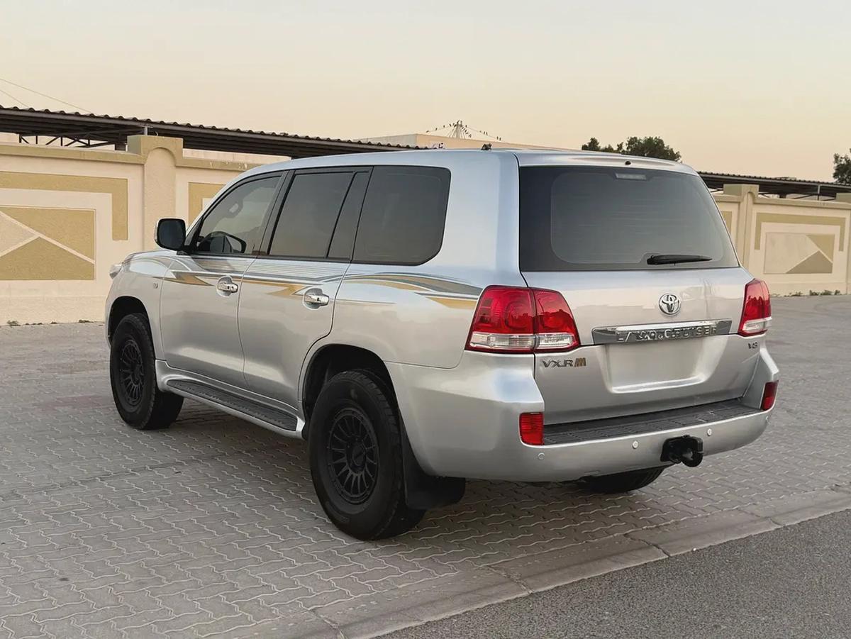 Toyota Land Cruiser petrol V8 VXR Full opishn 2009-3-3
