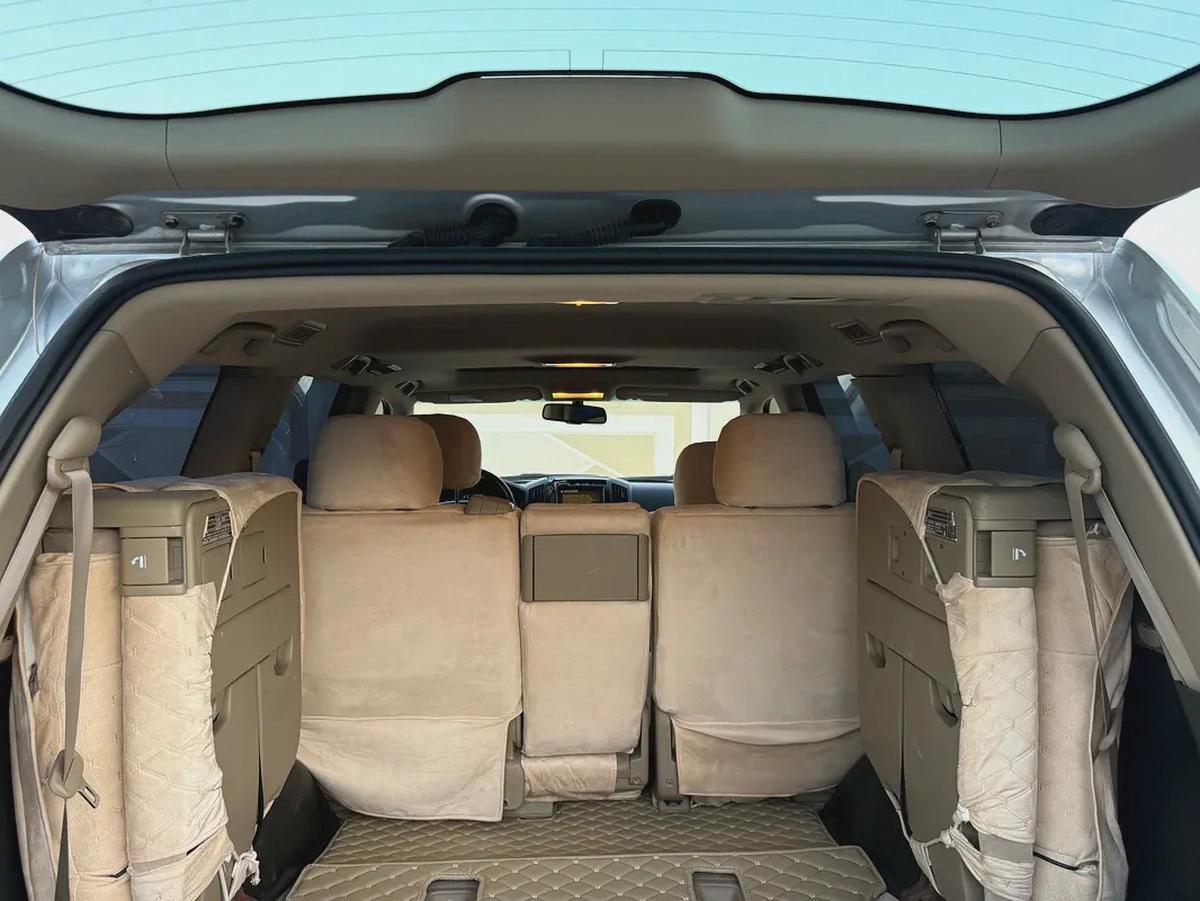 Toyota Land Cruiser petrol V8 VXR Full opishn 2009-13-13