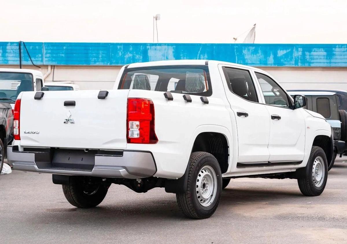 Mitsubishi L200 GL Double Cab Diesel M/T 2.4L 2025-3-3