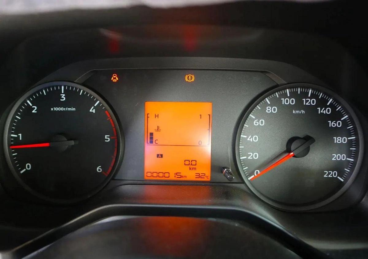 Mitsubishi L200 GL Double Cab Diesel M/T 2.4L 2025-11-11