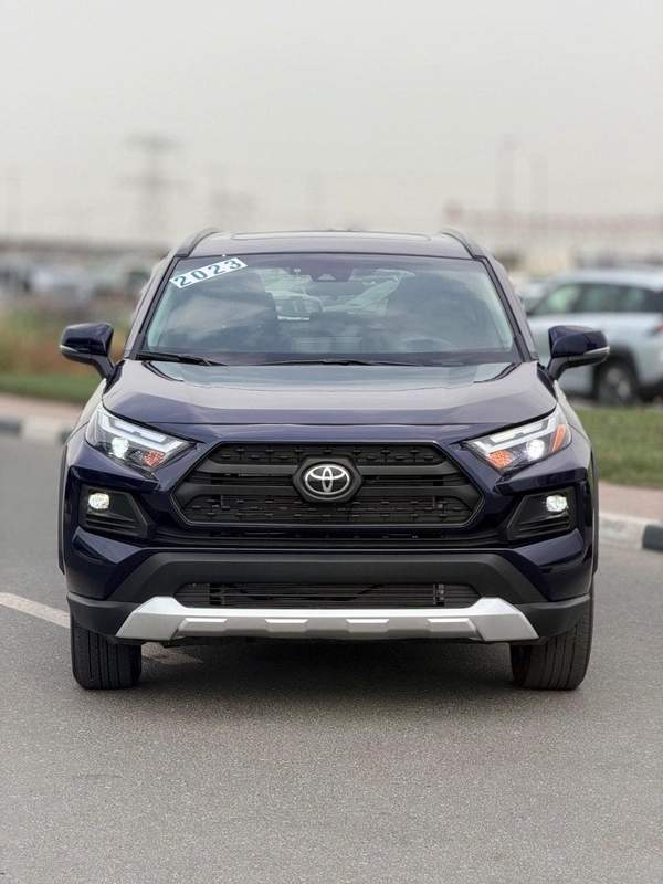 Toyota RAV4 XLE 2.5L 4X4 Sunroof, push start full option