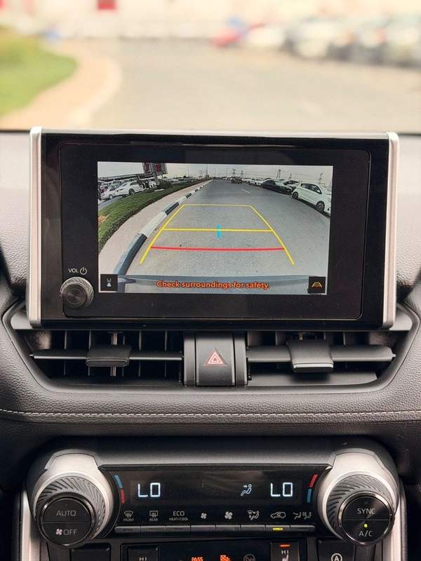 Toyota RAV4 XLE 2.5L 4X4 Sunroof, push start full option