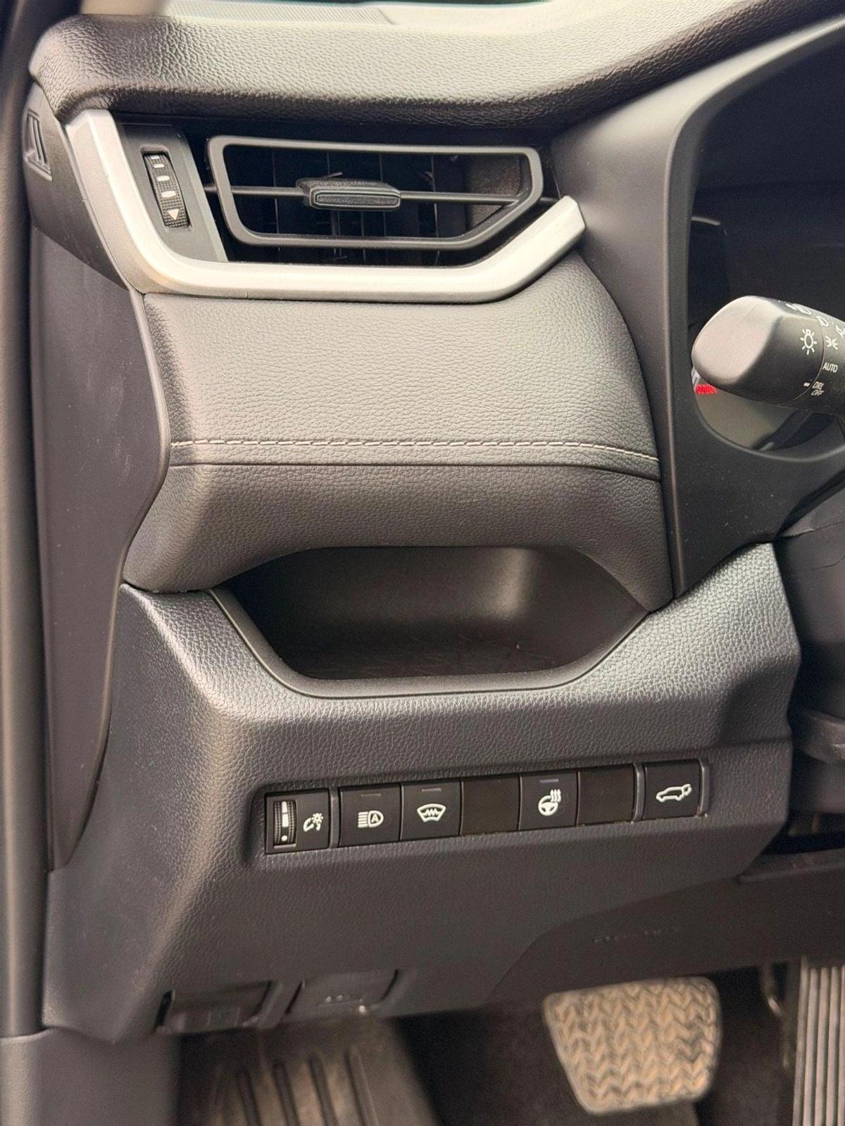 Toyota RAV4 XLE 2.5L 4X4 Sunroof, push start full option-8-8
