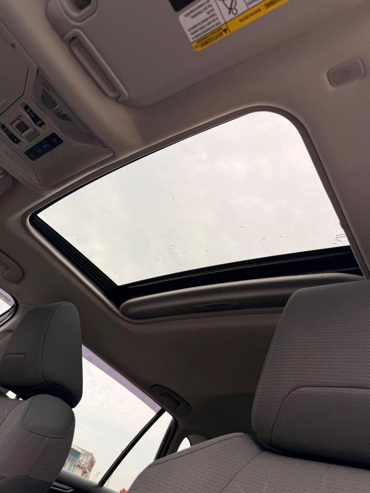 Toyota RAV4 XLE 2.5L 4X4 Sunroof, push start full option-9-9