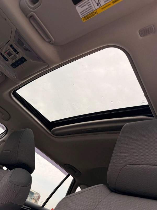 Toyota RAV4 XLE 2.5L 4X4 Sunroof, push start full option