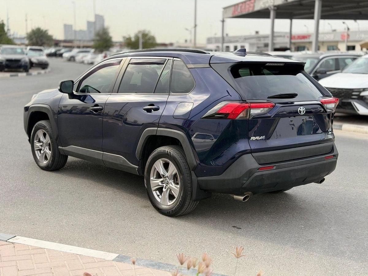 Toyota RAV4 XLE 2.5L 4X4 Sunroof, push start full option-12-12