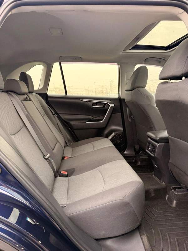 Toyota RAV4 XLE 2.5L 4X4 Sunroof, push start full option