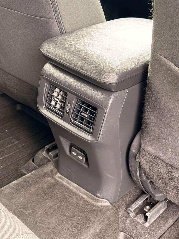 Toyota RAV4 XLE 2.5L 4X4 Sunroof, push start full option