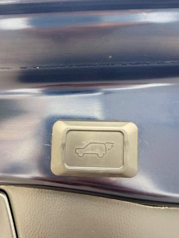 Toyota RAV4 XLE 2.5L 4X4 Sunroof, push start full option